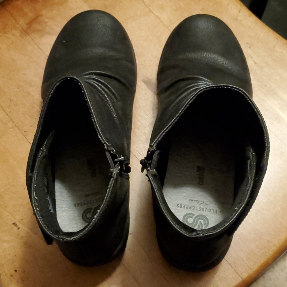 Clark's boots - Picture 5 of 6